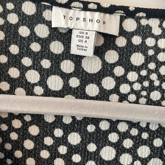 TOPSHOP Black and White, V Neck, Mini Tea Dress - Picture 2 of 9